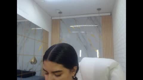 Snapshot of vanessa_f chatting on April 16, 2026, 7:03 pm vanessa online show from April 16, 2026, 7:03 pm