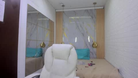 vanessa online show from July 28, 2026, 7:39 pm