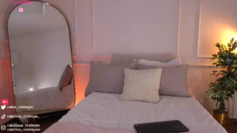 vanessa sexxy online show from June 18, 2026, 1:39 am