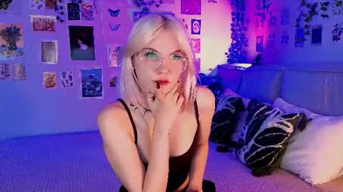 Vanessa online show from June 17, 2026, 2:51 pm
