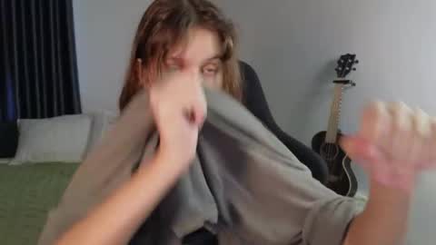 vanessa online show from September 15, 2025, 12:43 am