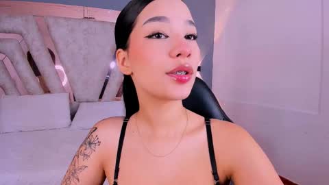 vanessaduval online show from December 20, 2025, 4:08 am