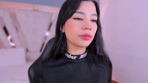 vanessaduval online show from December 21, 2025, 3:46 am