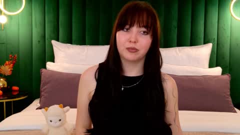 Snapshot of vanessafields chatting on October 15, 2025, 5:35 pm Vanessa online show from October 15, 2025, 5:35 pm