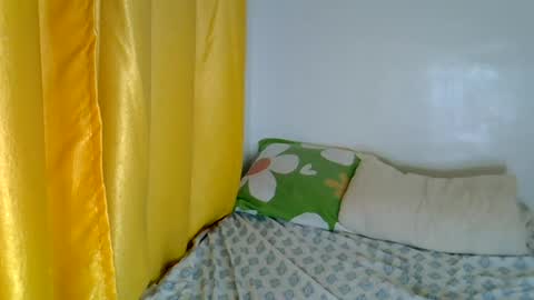 vanessah04 online show from July 14, 2026, 11:21 pm
