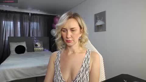 Vanessa  online show from March 1, 2025, 11:50 am