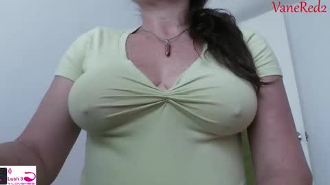 Snapshot of vanessared2 chatting on February 11, 2025, 7:59 pm Vanesared2 online show from February 11, 2025, 7:59 pm