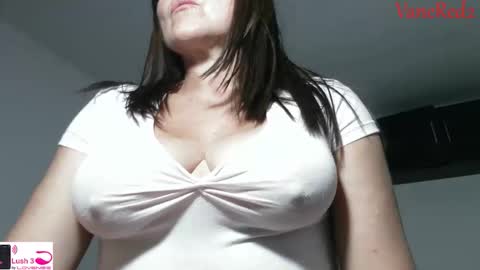 Snapshot of vanessared2 chatting on October 10, 2025, 1:04 am Vanesared2 online show from October 10, 2025, 1:04 am