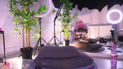 Vanessa Simon online show from February 13, 2025, 12:43 pm