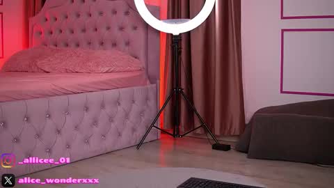 Vanessa Simon online show from November 13, 2025, 6:34 am