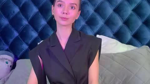 Snapshot of vanessavienne chatting on April 18, 2026, 4:11 pm VanessaVienne online show from April 18, 2026, 4:11 pm