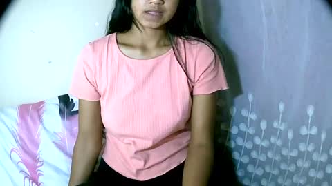 vanih27 online show from July 28, 2026, 7:39 pm