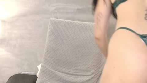 vanika_ray online show from July 28, 2026, 2:24 pm