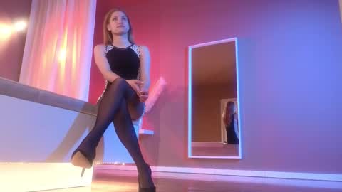 Snapshot of vanilla_whispers chatting on January 18, 2026, 5:17 pm Laura online show from January 18, 2026, 5:17 pm