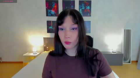 Snapshot of vanillaa_girl chatting on May 10, 2026, 7:57 am Mia online show from May 10, 2026, 7:57 am