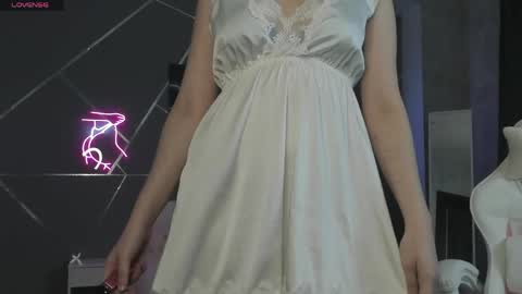 Snapshot of vanillaa_girl chatting on May 13, 2026, 8:01 am Mia online show from May 13, 2026, 8:01 am