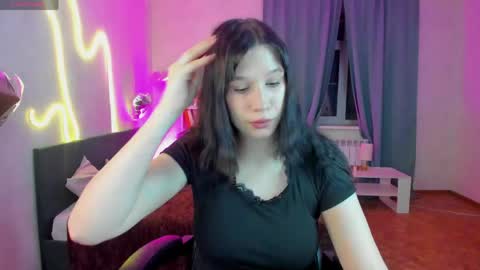 Snapshot of vanillaa_girl chatting on May 18, 2026, 1:35 am Mia online show from May 18, 2026, 1:35 am