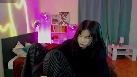 Snapshot of vanillaa_girl chatting on May 19, 2026, 7:37 am Mia online show from May 19, 2026, 7:37 am