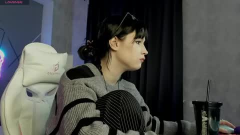 Snapshot of vanillaa_girl chatting on May 21, 2026, 7:59 am Mia online show from May 21, 2026, 7:59 am