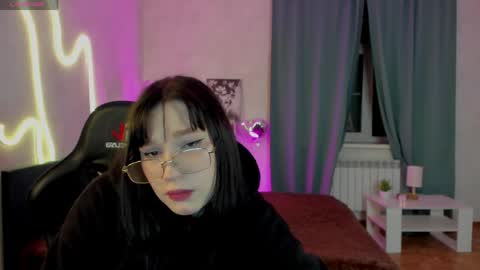 Snapshot of vanillaa_girl chatting on May 23, 2026, 7:24 am Mia online show from May 23, 2026, 7:24 am
