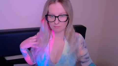 Mia online show from September 29, 2025, 7:02 am