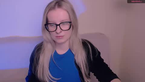 Mia online show from November 26, 2025, 12:28 pm