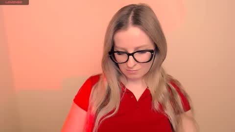 Mia online show from March 19, 2026, 8:02 pm