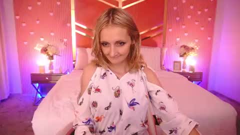 Snapshot of vanillamuse chatting on July 13, 2026, 8:17 am vanillamuse online show from July 13, 2026, 8:17 am