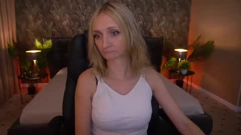 Snapshot of vanillamuse chatting on July 21, 2026, 6:16 am vanillamuse online show from July 21, 2026, 6:16 am