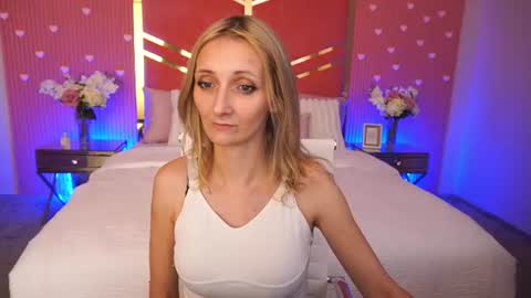 Snapshot of vanillamuse chatting on July 31, 2026, 12:26 pm vanillamuse online show from July 31, 2026, 12:26 pm