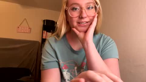 vanillapuddingpie online show from January 11, 2025, 4:16 am