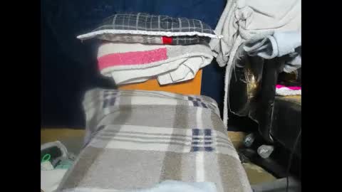 vanneloope online show from April 12, 2026, 12:37 am