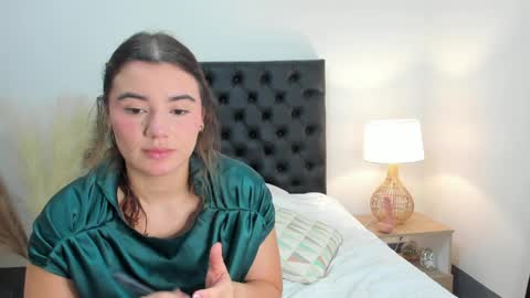 Vannesa online show from April 6, 2026, 10:54 pm