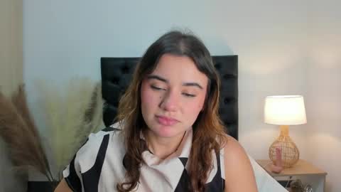 Vannesa online show from April 7, 2026, 11:37 pm