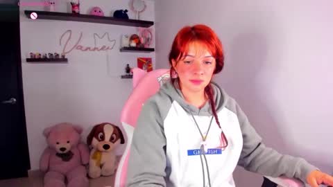 Snapshot of vannessa_shy chatting on April 21, 2026, 9:28 pm Vanesa online show from April 21, 2026, 9:28 pm