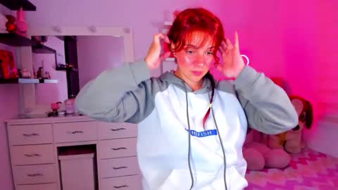 Snapshot of vannessa_shy chatting on May 22, 2026, 10:37 pm Vanesa online show from May 22, 2026, 10:37 pm
