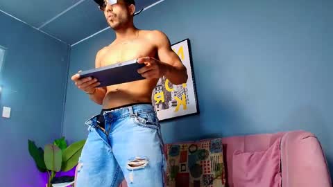 Vans Ross online show from April 4, 2026, 2:36 pm