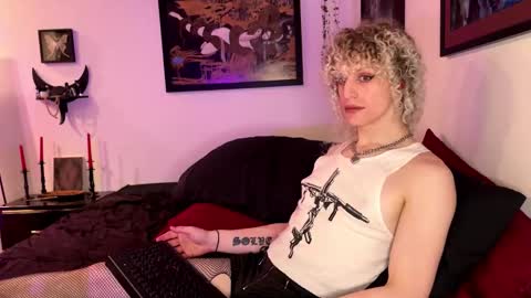 vantablossom online show from December 16, 2025, 7:13 am