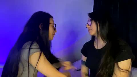 Snapshot of vanwoller__ chatting on February 25, 2025, 10:07 pm Vane and Scarlett online show from February 25, 2025, 10:07 pm