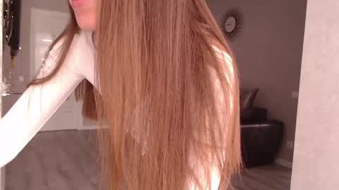 Snapshot of varonica_caprii chatting on March 10, 2025, 9:43 am Varonica Caprii Online this week Monday Tuesday Thursday Friday online show from March 10, 2025, 9:43 am