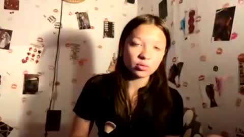 Snapshot of vasilikigravely chatting on July 17, 2026, 9:38 am Anny online show from July 17, 2026, 9:38 am