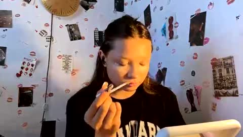 Snapshot of vasilikigravely chatting on July 30, 2026, 9:19 am Anny online show from July 30, 2026, 9:19 am