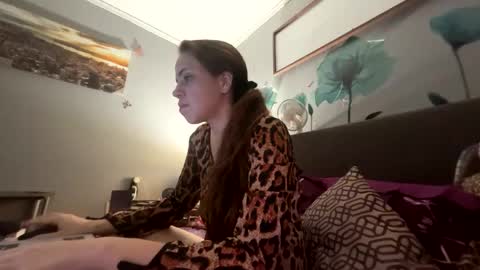 vaua089 online show from October 3, 2025, 4:31 am