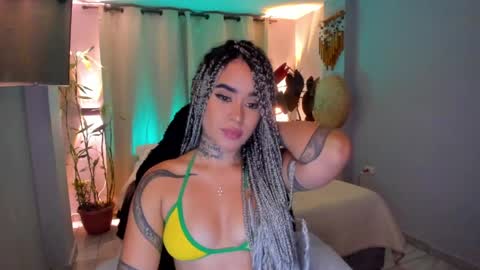 Snapshot of vayolett_bass chatting on June 1, 2026, 7:43 am Vayolett Bass online show from June 1, 2026, 7:43 am