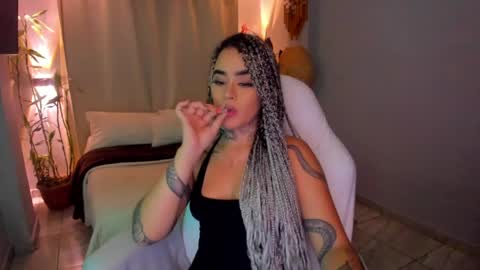 Snapshot of vayolett_bass chatting on June 7, 2026, 8:40 am Vayolett Bass online show from June 7, 2026, 8:40 am