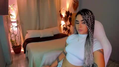 Snapshot of vayolett_bass chatting on June 9, 2026, 8:37 am Vayolett Bass online show from June 9, 2026, 8:37 am