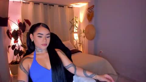 Snapshot of vayolett_bass chatting on June 23, 2026, 5:05 am Vayolett Bass online show from June 23, 2026, 5:05 am