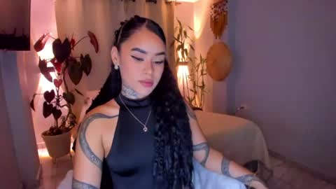 Snapshot of vayolett_bass chatting on June 24, 2026, 8:13 am Vayolett Bass online show from June 24, 2026, 8:13 am