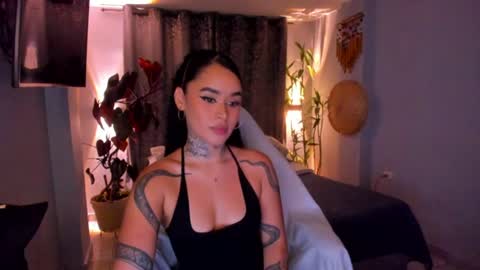 Snapshot of vayolett_bass chatting on July 10, 2026, 3:44 am Vayolett Bass online show from July 10, 2026, 3:44 am