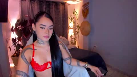 Snapshot of vayolett_bass chatting on July 13, 2026, 8:06 am Vayolett Bass online show from July 13, 2026, 8:06 am
